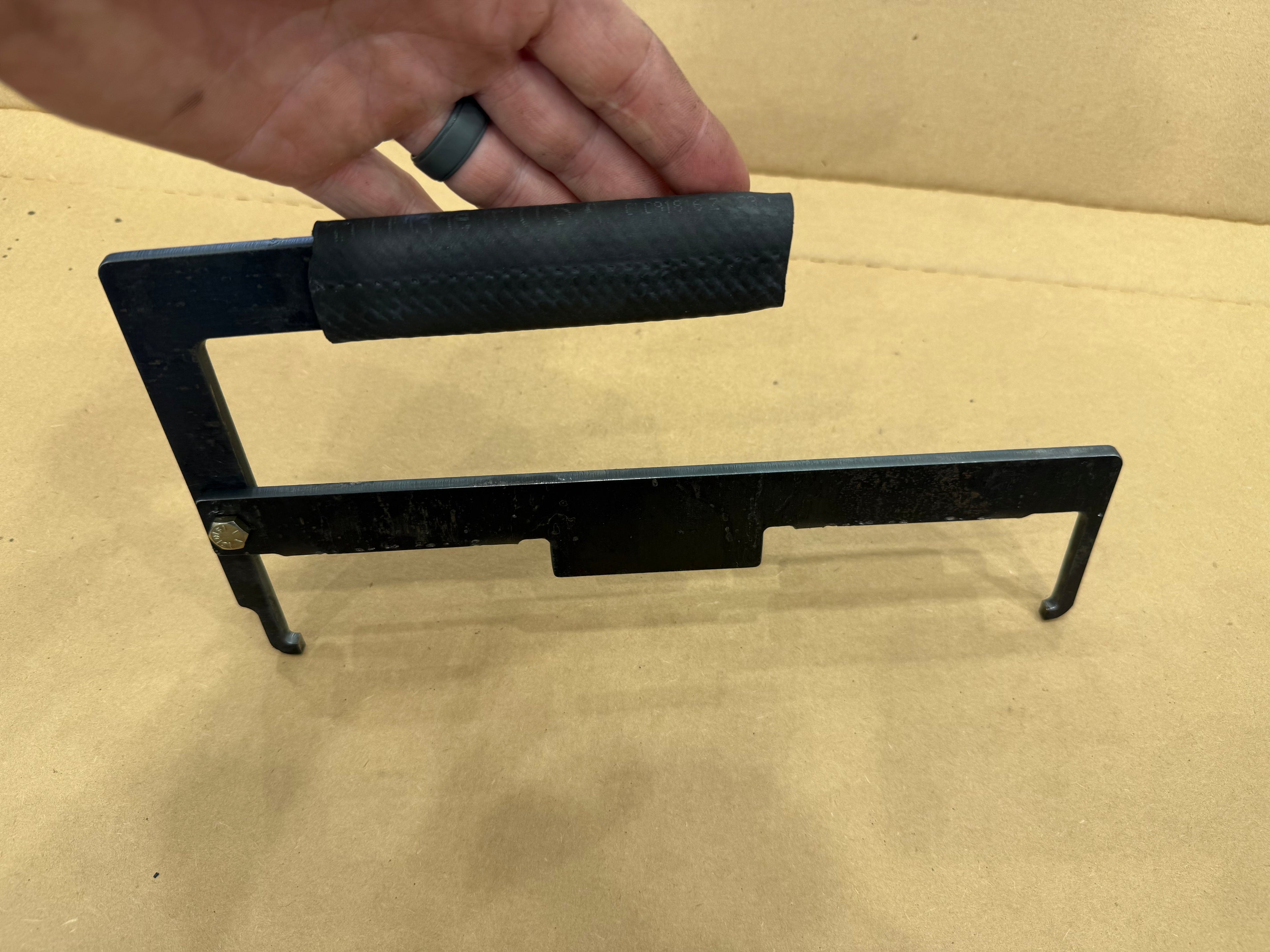 C15 & 3406E Rocker Shaft Lifting Handle