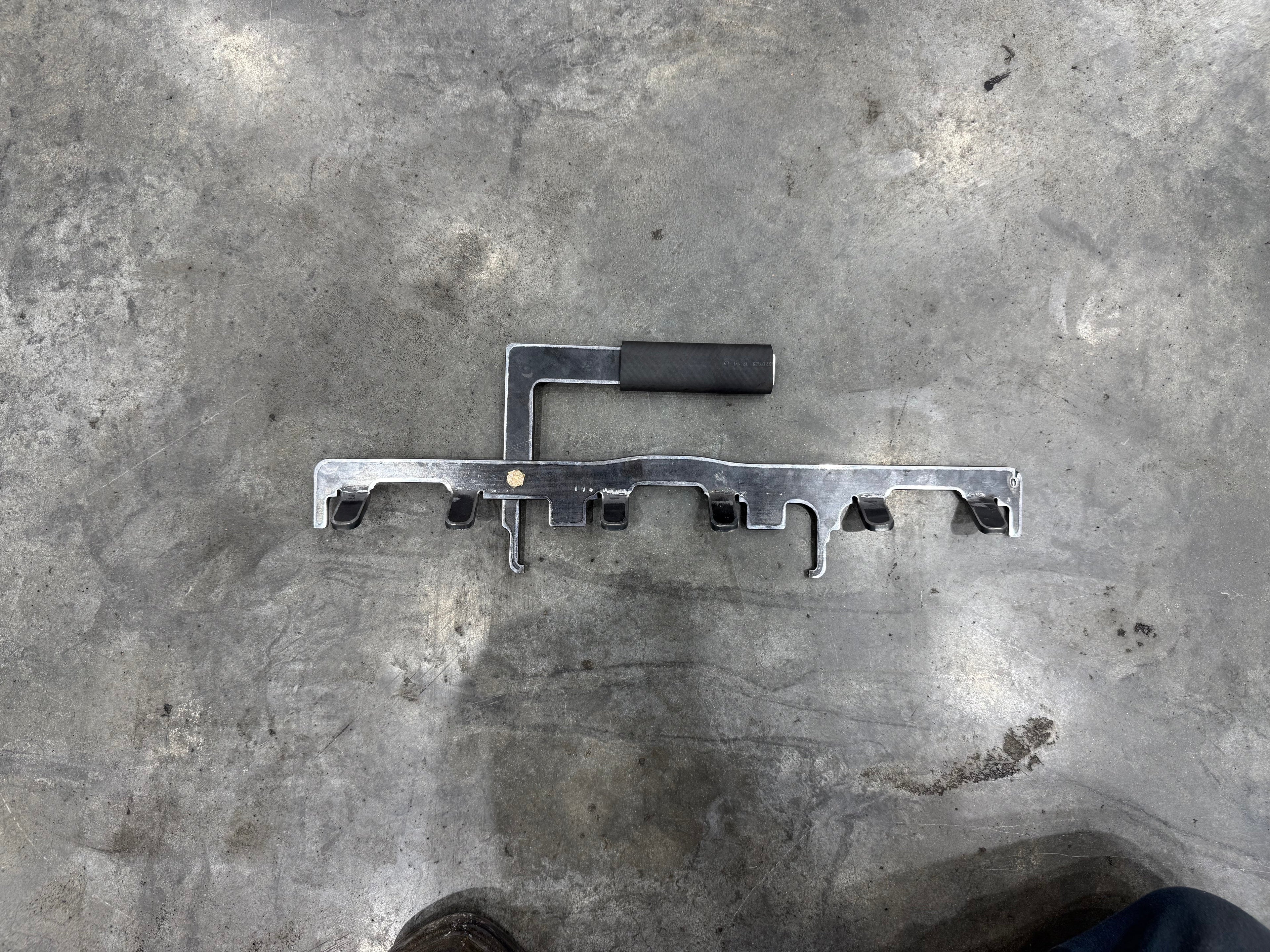 ISX15 and X15 Rocker Shaft Lifting Handle