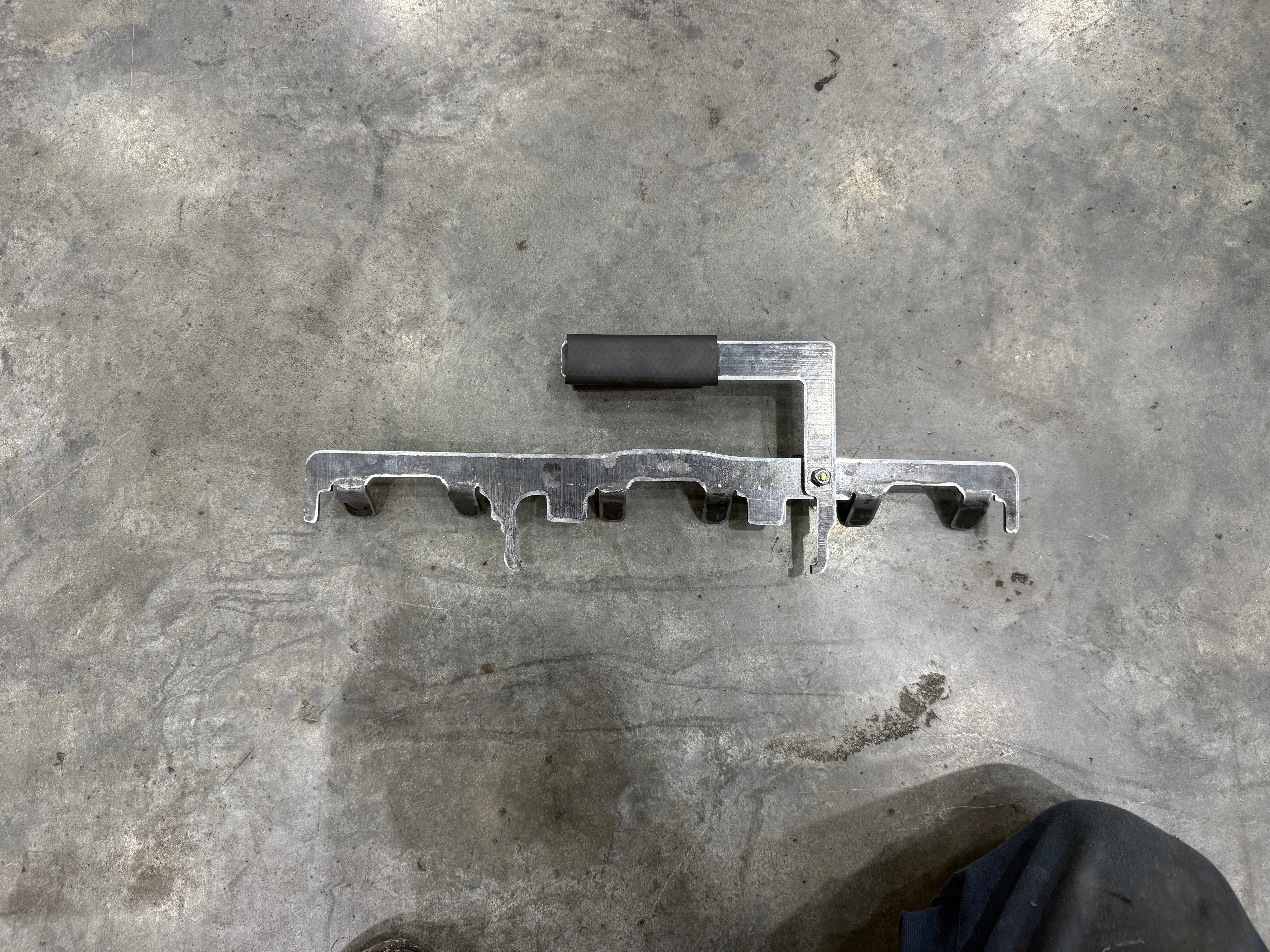 ISX15 and X15 Rocker Shaft Lifting Handle